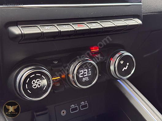 OTOFENİX 2024 RENAULT CLIO 1.0 TCe TESLA EKRAN HATASIZ 13.849 KM