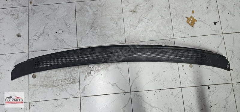 Mercedes – Benz Vaneo Ön Cam Izgarası