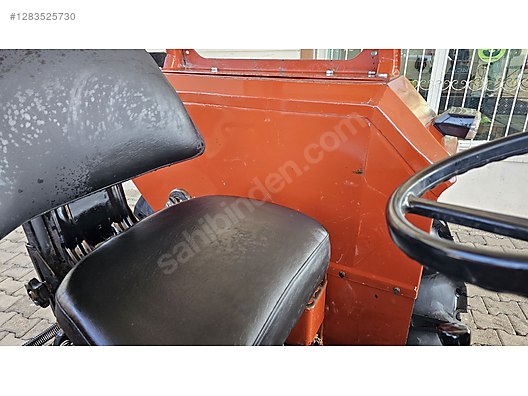 Machinery / Agricultural Machines / Tractors / New Holland / 54C