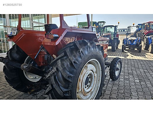 Machinery / Agricultural Machines / Tractors / New Holland / 54C