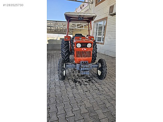 Machinery / Agricultural Machines / Tractors / New Holland / 54C