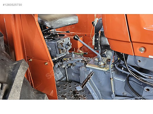 Machinery / Agricultural Machines / Tractors / New Holland / 54C