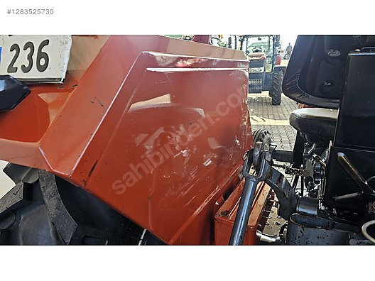 Machinery / Agricultural Machines / Tractors / New Holland / 54C