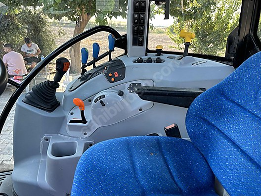 Machinery / Agricultural Machines / Tractors / New Holland / TR5.100