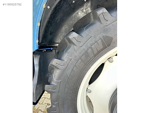 Machinery / Agricultural Machines / Tractors / New Holland / TR5.100