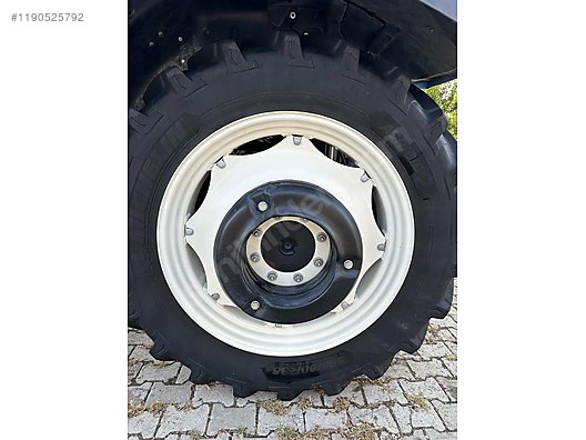 Machinery / Agricultural Machines / Tractors / New Holland / TR5.100