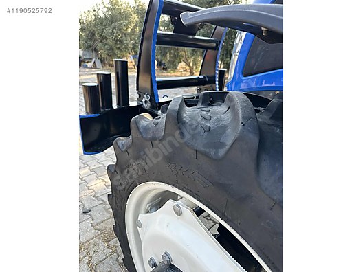 Machinery / Agricultural Machines / Tractors / New Holland / TR5.100