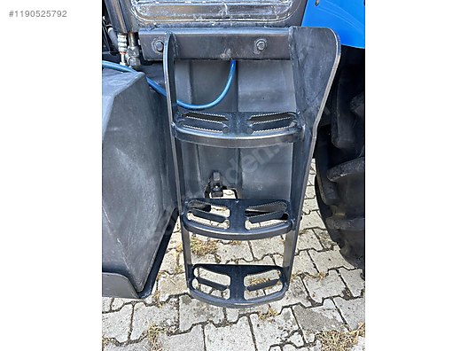 Machinery / Agricultural Machines / Tractors / New Holland / TR5.100