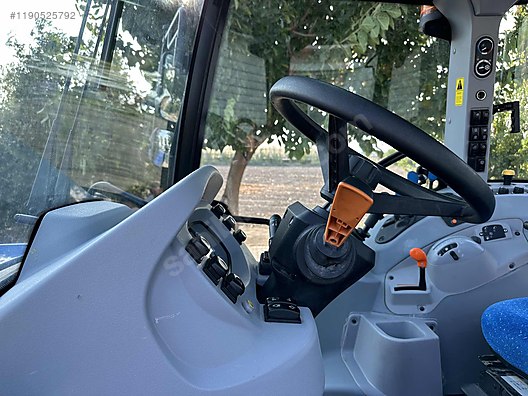 Machinery / Agricultural Machines / Tractors / New Holland / TR5.100