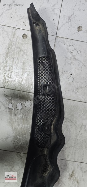Mercedes C Ön Cam Izgarası