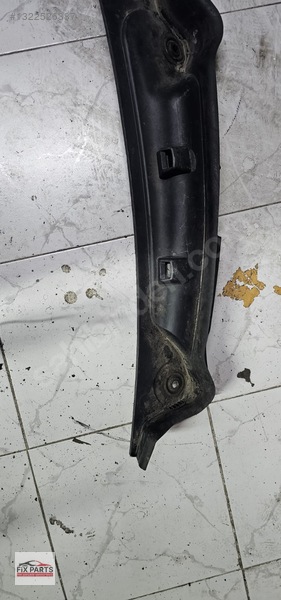 Mercedes C Ön Cam Izgarası