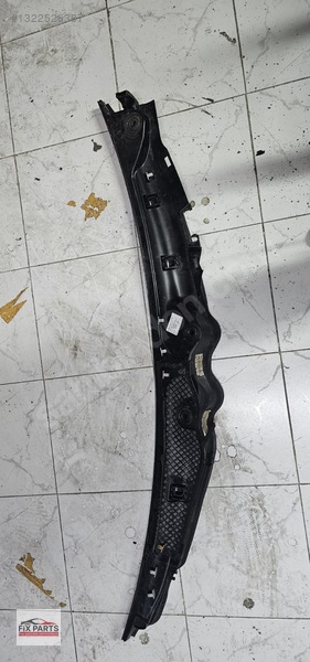 Mercedes C Ön Cam Izgarası