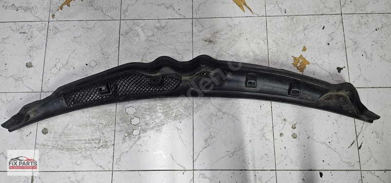 Mercedes C Ön Cam Izgarası