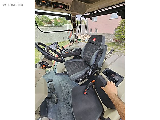 Machinery / Agricultural Machines / Tractors / Massey Ferguson / 8740 S