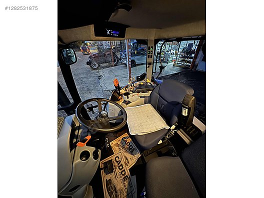 Machinery / Agricultural Machines / Tractors / New Holland / TR6.135S