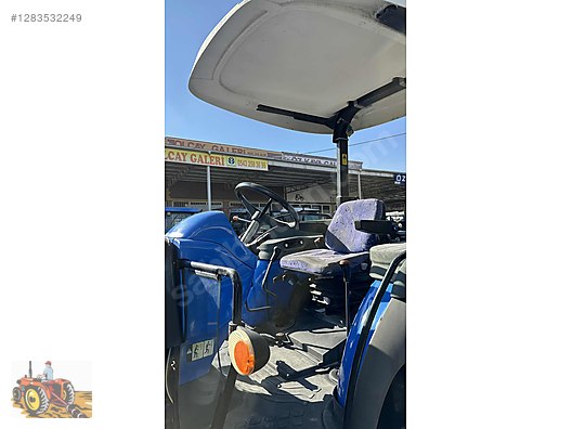 Machinery / Agricultural Machines / Tractors / New Holland / TD90D