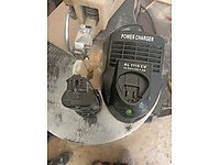 Bosch 10.8 V Sarj Cihazı ve BATARYASI