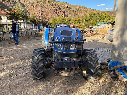 Machinery / Agricultural Machines / Tractors / New Holland / T4.65