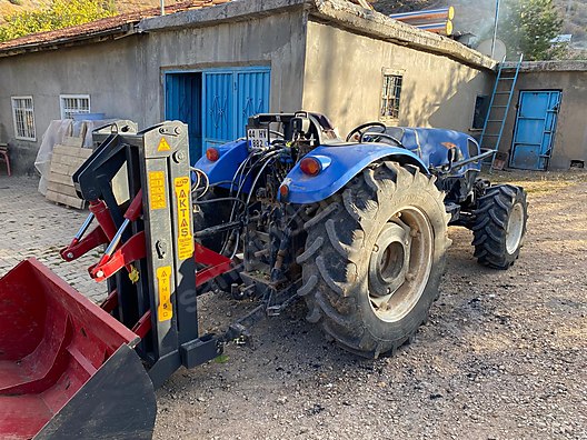 Machinery / Agricultural Machines / Tractors / New Holland / T4.65