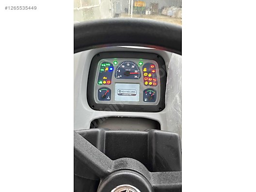 Machinery / Agricultural Machines / Tractors / New Holland / T4.75S