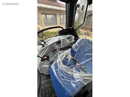 Machinery / Agricultural Machines / Tractors / New Holland / T4.75S