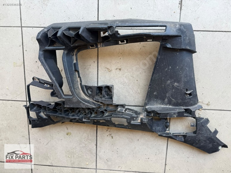 BMW 4 Serisi Sis Farı Çerçevesi