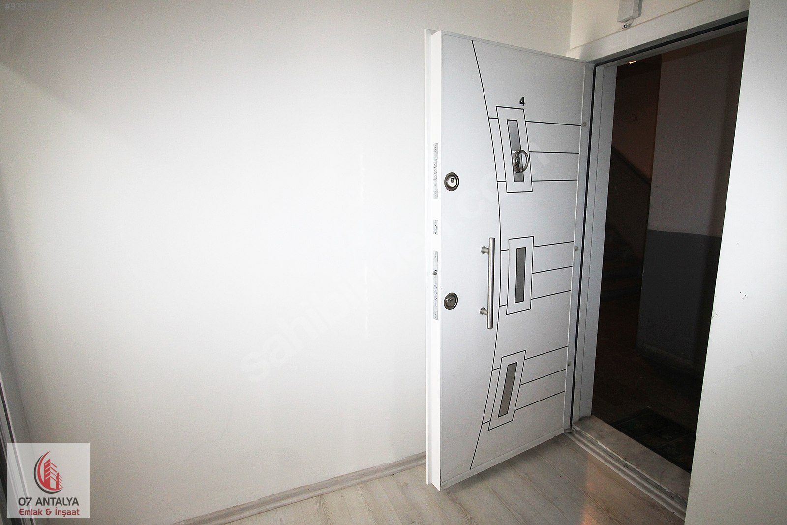 KAPALI YOL�UN HEMEN YANINDA <em>KATTA</em> ASANSÖR�LÜ* HEM EV *HEM OFİS