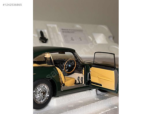 Autoart Diecast Model 1:18 Aston Martin Araba - 1242536865