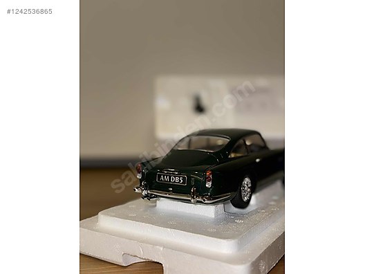 Autoart Diecast Model 1:18 Aston Martin Araba - 1242536865