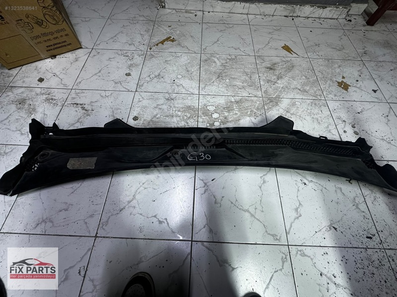 BMW 5 Serisi Ön Cam Izgarası
