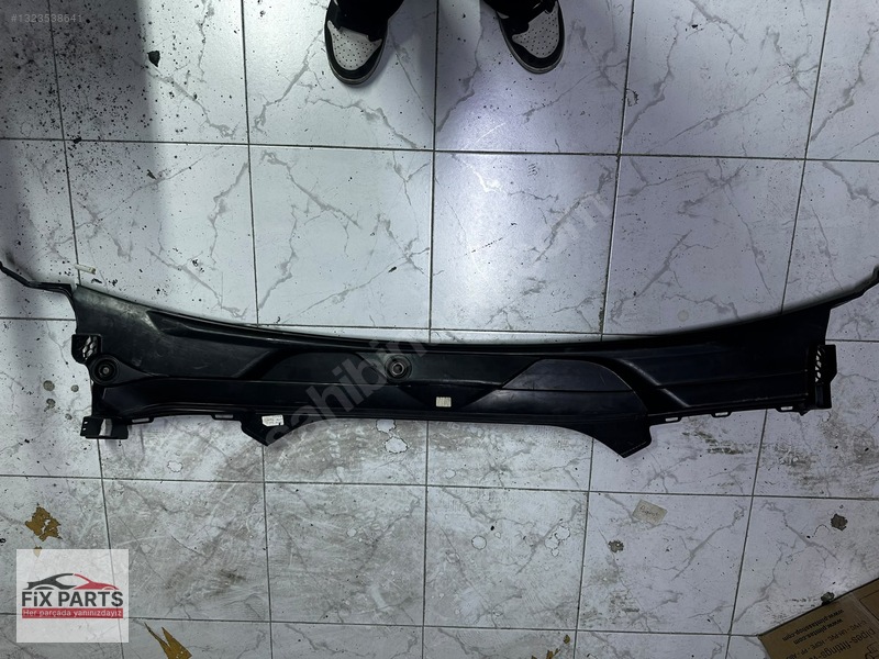 BMW 5 Serisi Ön Cam Izgarası