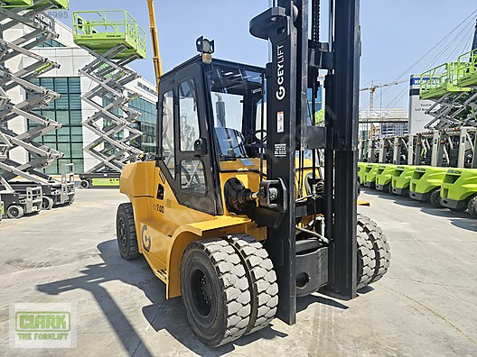 Machinery / Industrial / Carrying & Stacking Equipment / Forklifts / For Sale / Ceylift