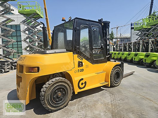 Machinery / Industrial / Carrying & Stacking Equipment / Forklifts / For Sale / Ceylift