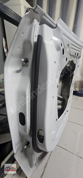 Tesla Model Y Kapı