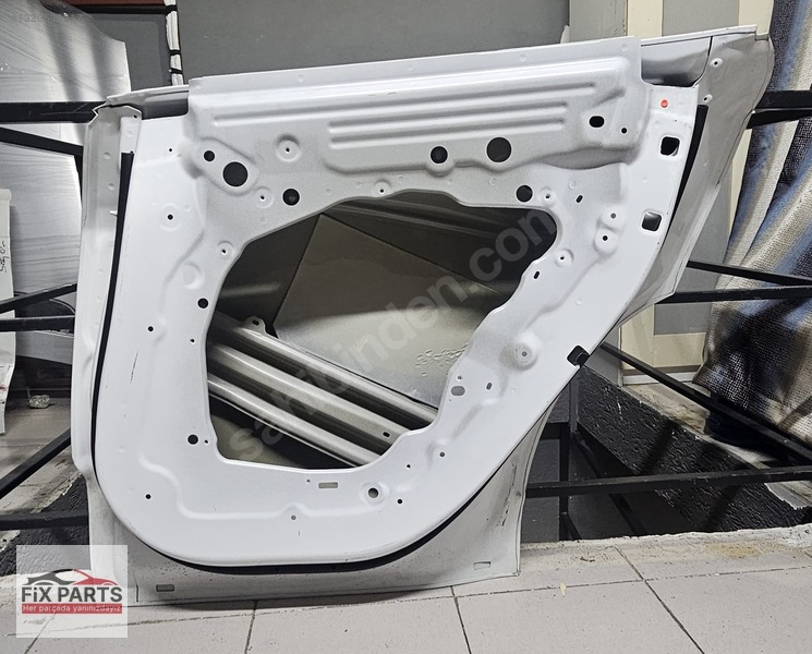 Tesla Model Y Kapı