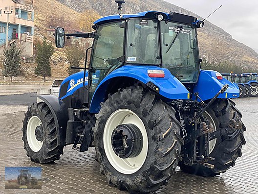 Machinery / Agricultural Machines / Tractors / New Holland / TR5.115