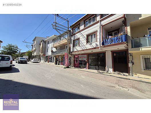 ÇAMLICADA KOMPLE SATILIK BİNA 2 DAİRE 2 DÜKKAN