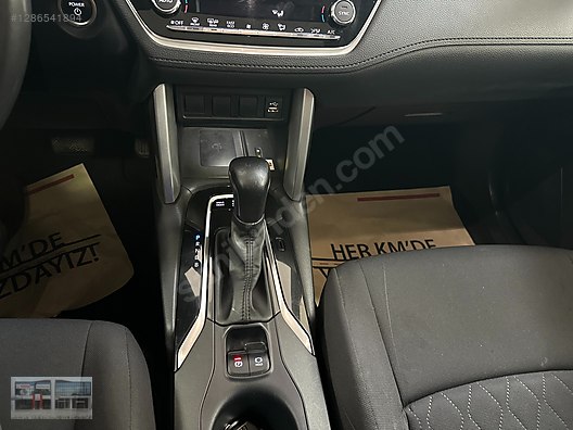 Vasıta / Arazi, SUV & Pickup / Toyota / Corolla Cross / 1.8 Hybrid / Passion