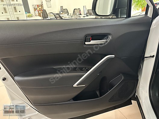 Vasıta / Arazi, SUV & Pickup / Toyota / Corolla Cross / 1.8 Hybrid / Passion