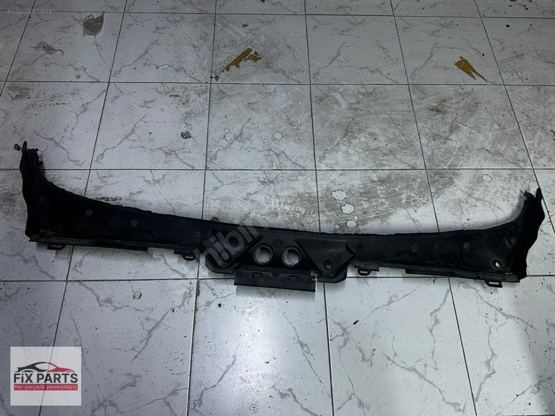 BMW 3 Serisi Ön Cam Izgarası