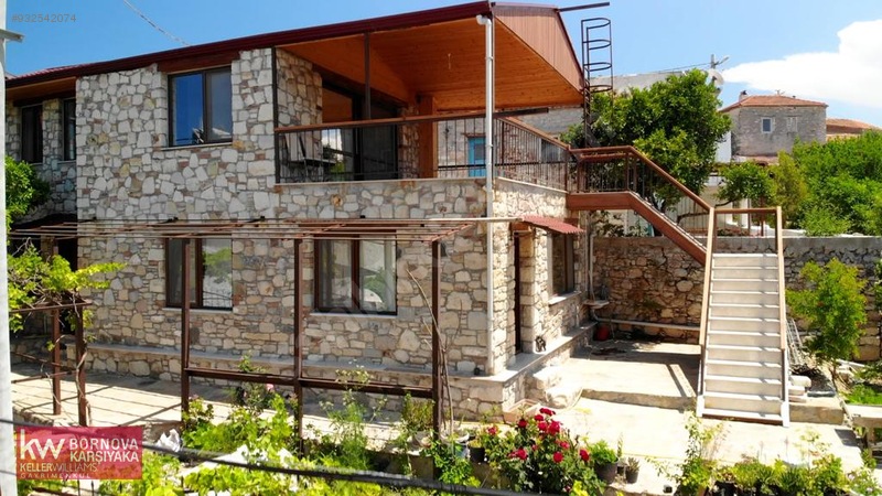 URLA ÖZBEK KÖYÜNDE TARİHİ TAŞ EV SATILIK Satılık Müstakil Ev İlanları