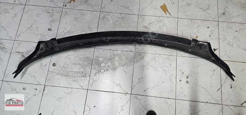 BMW X5 Ön Cam Izgarası