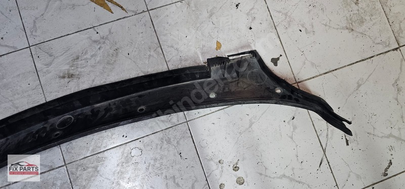 BMW X5 Ön Cam Izgarası