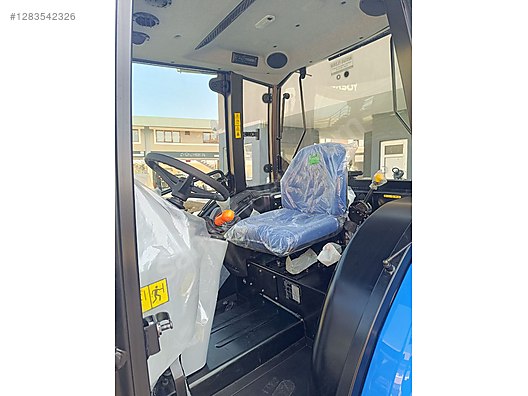 Machinery / Agricultural Machines / Tractors / New Holland / TT60 Classic