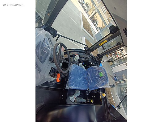 Machinery / Agricultural Machines / Tractors / New Holland / TT60 Classic