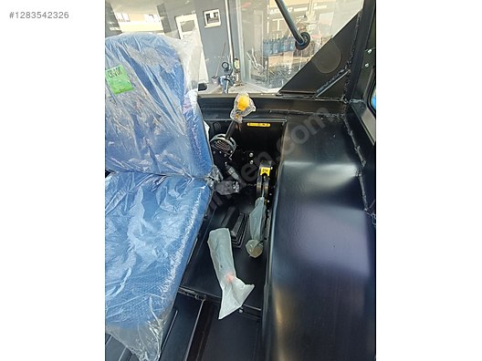 Machinery / Agricultural Machines / Tractors / New Holland / TT60 Classic