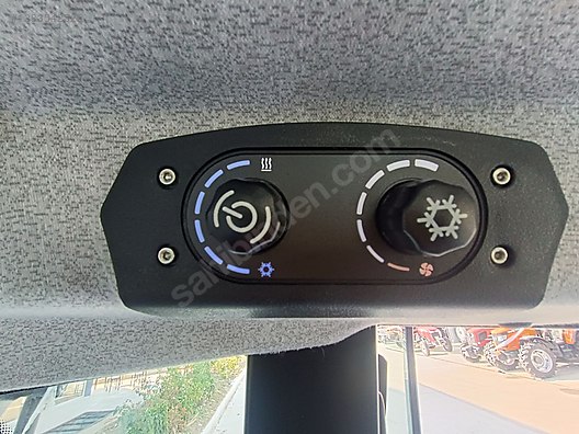 Machinery / Agricultural Machines / Tractors / New Holland / TT60 Classic