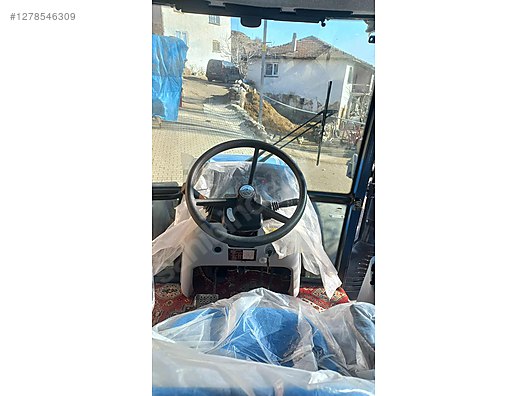 Machinery / Agricultural Machines / Tractors / New Holland / TR5.90