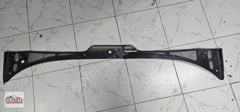 BMW 5 Serisi Ön Cam Izgarası