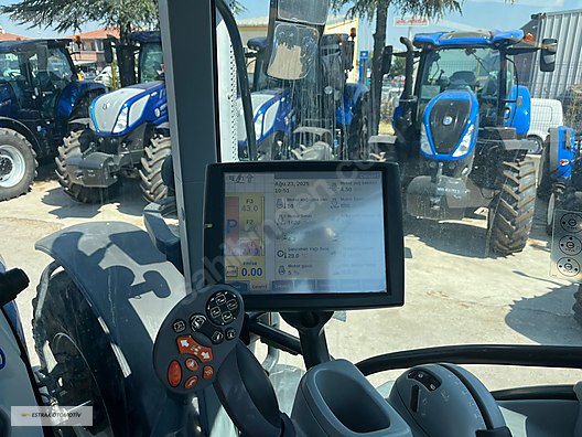 Machinery / Agricultural Machines / Tractors / New Holland / T7.270